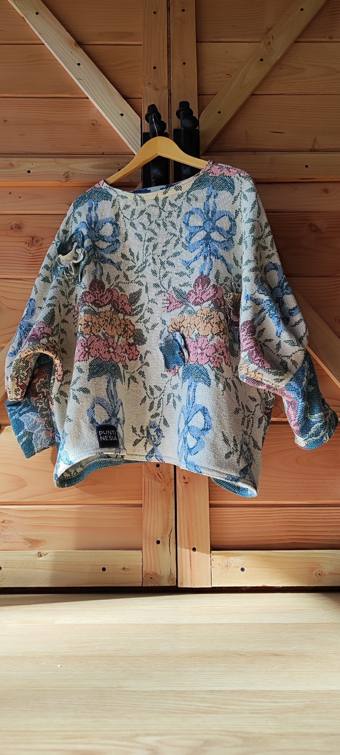 SWEATER PONCHITO FLORAL